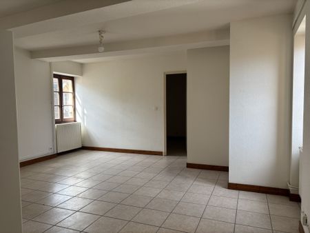 Location Appartement 2 pièces 43m² CHARLIEU 42190 - Photo 3