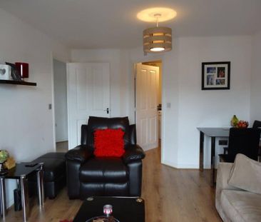 2 bedroom Flat to rent - Photo 3