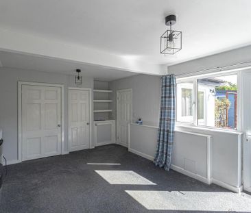 3 bedroom detached house to rent - Photo 2