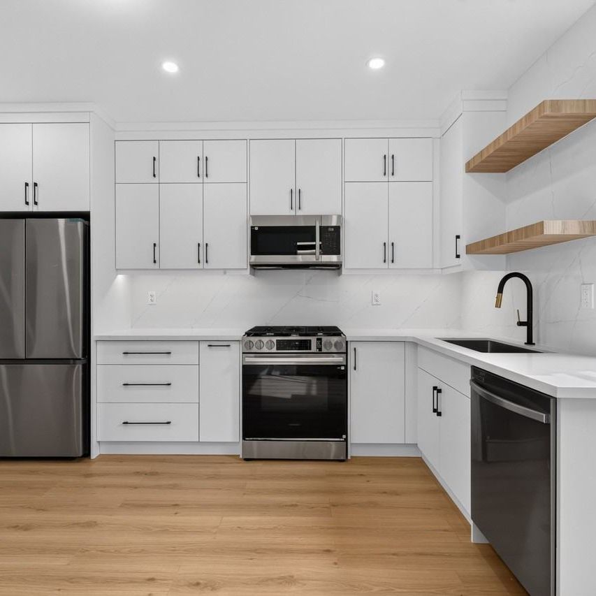 484 Westmount Avenue apartment — Toronto, ON (3-Bedroom) - 3 Bedroom - Photo 1