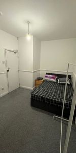 Room in a Shared House, Ash Road, B8 - Photo 3