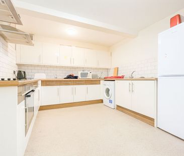 Double Room To Let - HP12 - Photo 2