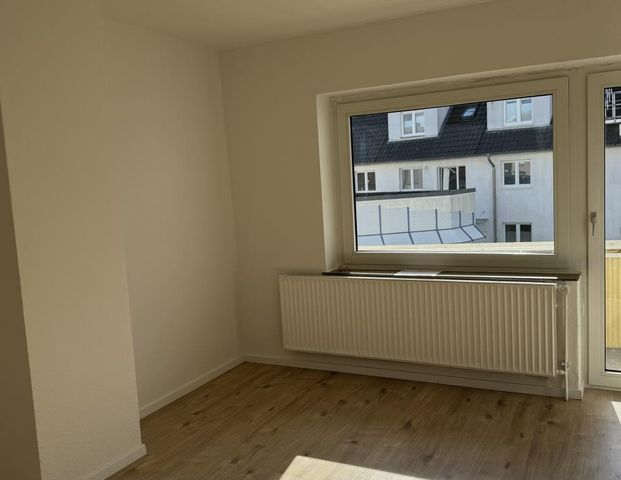 Freshly renovated 3-room apartment with balcony - Foto 1