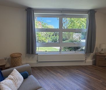 1 Bed Flat, Akenside Road, NW3 - Photo 2