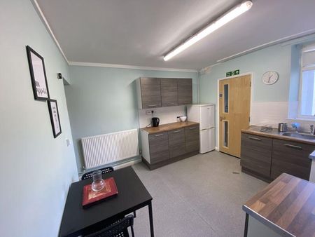 1 bedroom in a house share to rent - Photo 5