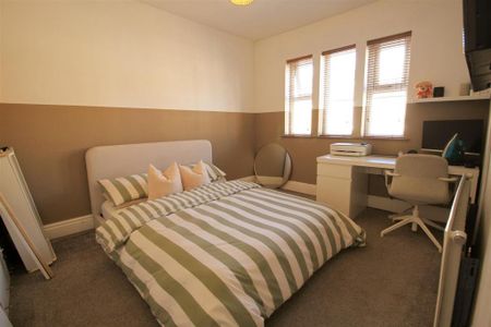 3 bedroom terraced house to rent - Photo 5