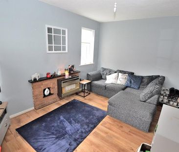 1 bedroom mews to rent - Photo 2
