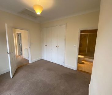 2 bedroom end of terrace house to rent - Photo 4