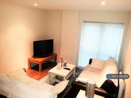 2 bedroom flat to rent - Photo 1