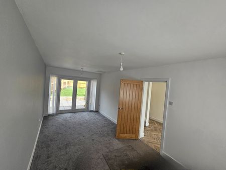 4 Bed Semi-Detached House, Roughwood Road, S61 - Photo 2