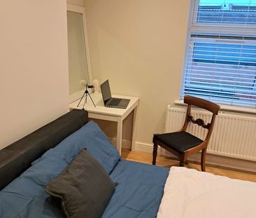 Room in a Shared House, Mayday Road, CR7 - Photo 6