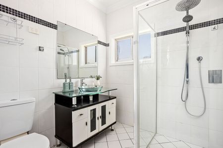 46 Noble Parade, Lake Heights NSW 2502 - House For Rent | Domain - Photo 5