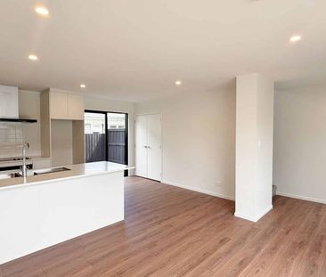 CHRISTCHURCH CENTRAL - 2 BEDROOMS, 1 BATHROOM, HEATPUMP - Photo 3