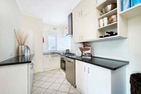 Unit 1/45A Ormond Esplanade, Elwood. - Photo 2