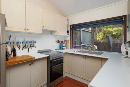 Sunlit Split-Level Townhouse Offering Space, Style & Convenience - Photo 3