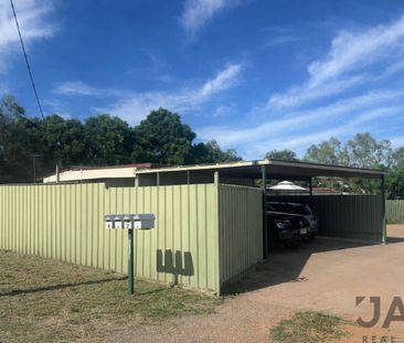 Cute and Cosy unit with Courtyard - Photo 3