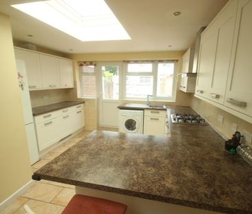 3 bedroom terraced house to rent - Photo 2