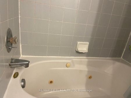 For Lease - 18 Hollywood Avenue Unit# 101, Toronto, Ontario - Photo 2