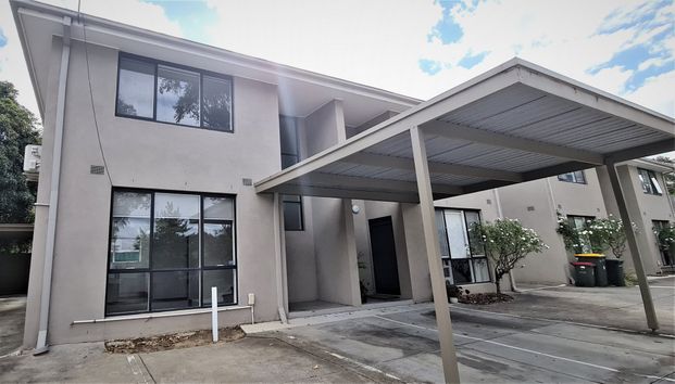 Convenient Location, Relaxed Living – ready to move in! - Photo 1