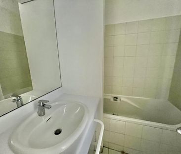 A LOUER GRAND STUDIO 31m² MONT VALERIEN - Photo 5