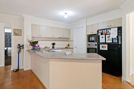 Spacious Family Home in Prime Mitchelton Location - Photo 2