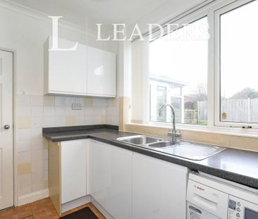 3 bedroom semi-detached house to rent - Photo 5