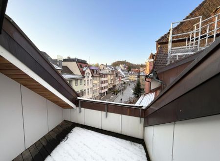 Altstadt trifft Luxus – Wohnen mit Loggia & Aufzug! Loftfeeling über den Dächern von Ravensburg - Photo 4