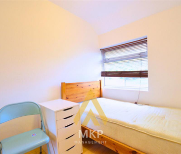 4 bedroom terraced house to rent - Photo 4 | Rentumo