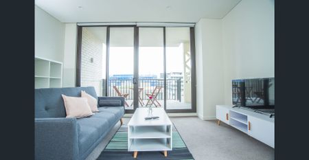 FURNISHED APT Perfectly located modern brand new one bedroom apartment with large lounge and private garden view balcony!!! RENT FROM 6 MONTHS - Photo 3