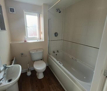 2 bedroom flat to rent - Photo 4