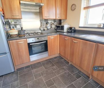 3 bedroom semi-detached house to rent - Photo 6