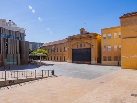 Pasillo de Atocha, Málaga, Andalusia 29005 - Photo 4