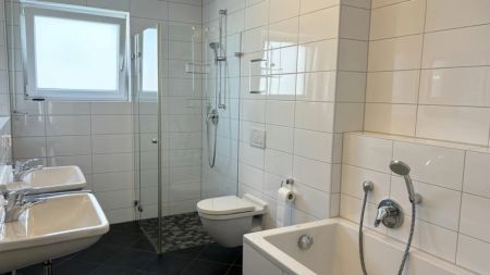 Geräumige 3-Zimmer-Wohnung im 2. OG mit Aufzug - Photo 5