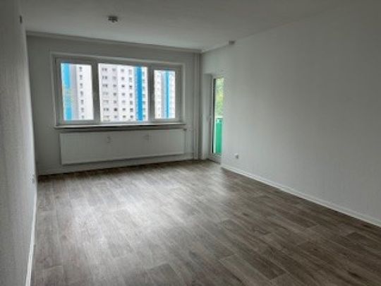 frisch sanierte 3,5-Zi-Wohnung in der Helsinkistr. 96 in Kiel zu vermieten! Otto Stöben GmbH - Photo 1