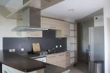 Location Appartement 2 pièces 48m² ST PIERRE 97410 - Photo 3