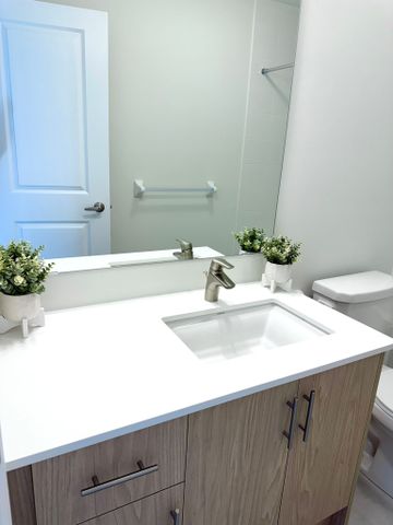 For Lease - 15 Verbana Street, East Gwillimbury, Ontario - Photo 2