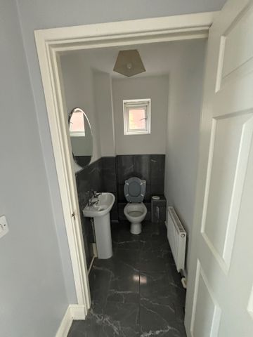 2 bedroom house to rent James Holt Avenue, L32 - Photo 2