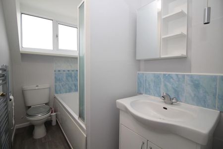 2 bedroom semi-detached house to rent - Photo 5