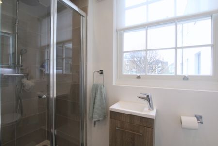 1 Bedroom Apartment, St. John’S Hill, Clapham Junction - Photo 2