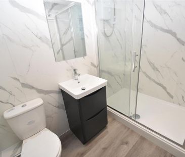 3 bedroom flat to rent - Photo 6