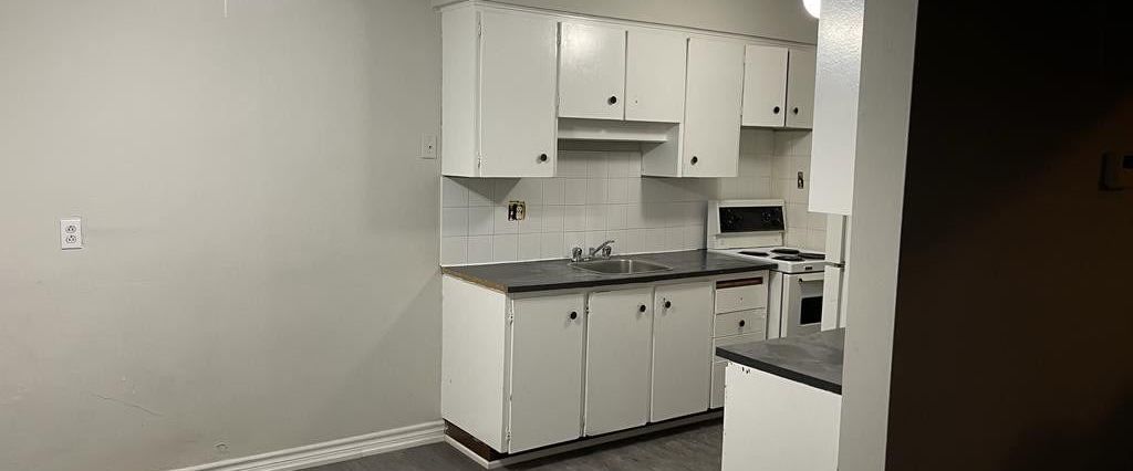 For Lease - 1128 Upper Wellington Street, Hamilton, Ontario - Photo 1