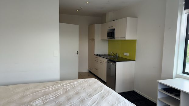 Architecturally Designed Trendy Studio - Photo 1