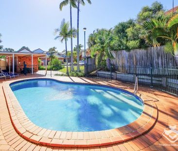 This standalone townhouse with 4 air-cons & free swimming pool, wal... - Photo 4