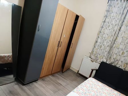Room in a Shared House, Oaklands Park Avenue, IG1 - Photo 3