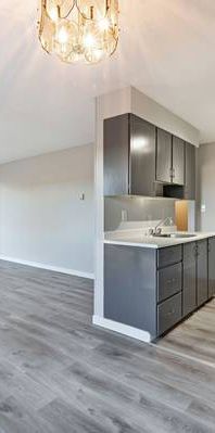 Corner 2 bd/1bath apartment, Heating & Hot Water Included! - Photo 1