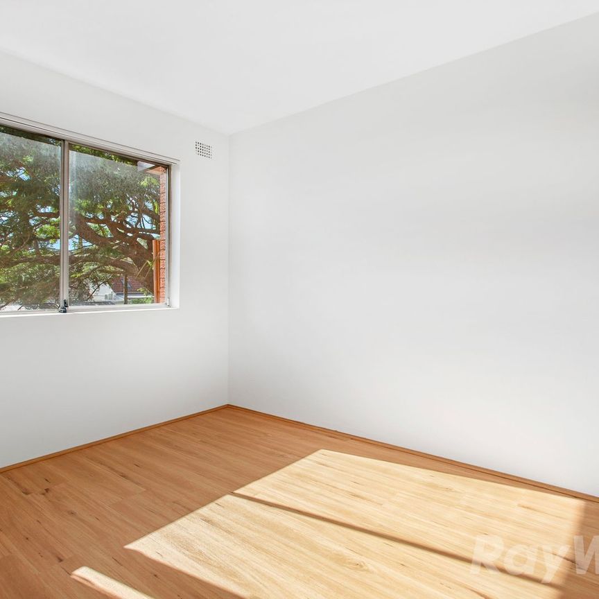 Well Presented 2 bedroom unit - Photo 1