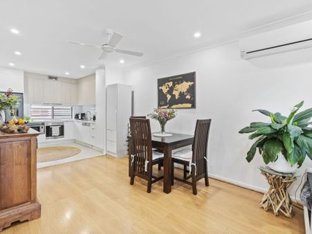 Elegant Waterfront Townhouse in the Heart of Emerald Lakes - Photo 4