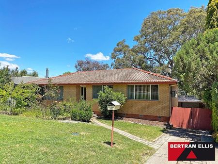 Family Home With Mountain Views - Photo 3