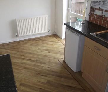 2 bedroom semi-detached house to rent - Photo 5