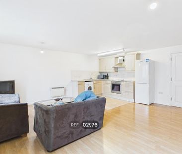2 bedroom flat to rent - Photo 2